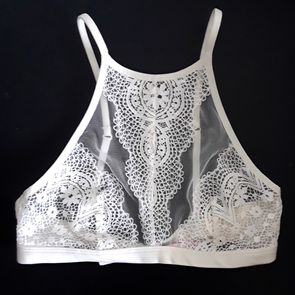 VICTORIA SECRET CREAM LACE BRALETTE